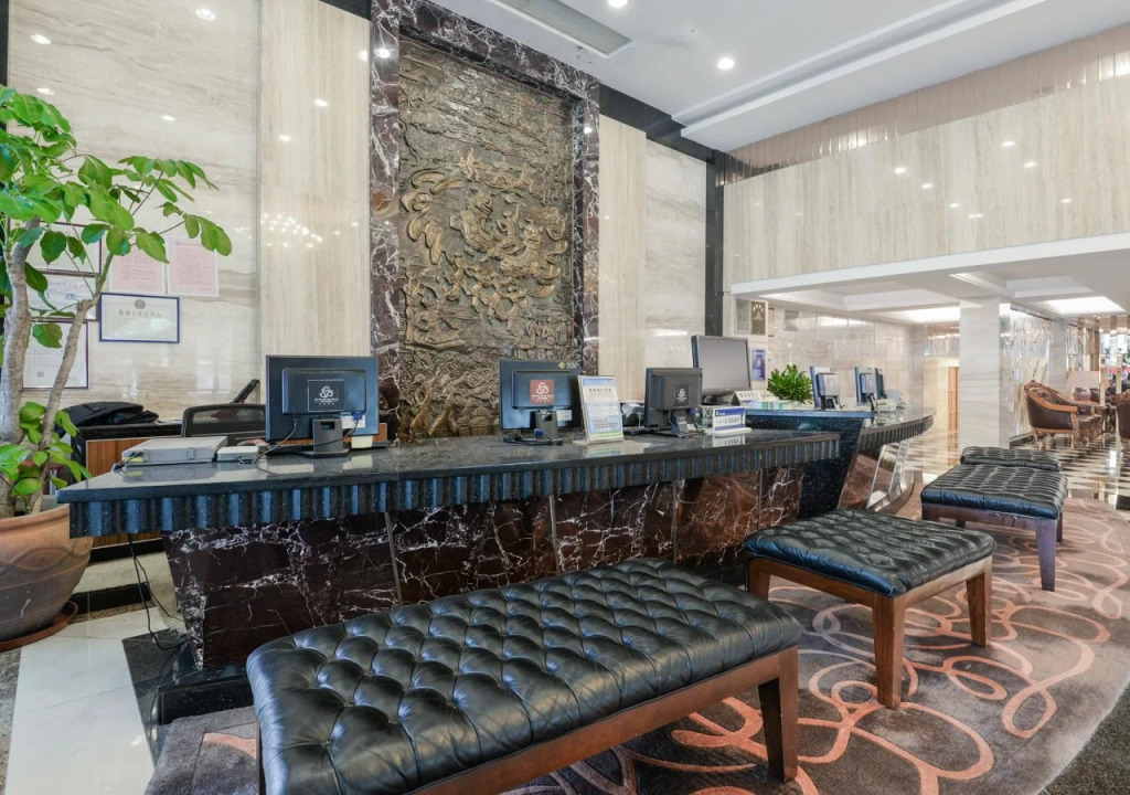 CP Peninsula Hotel