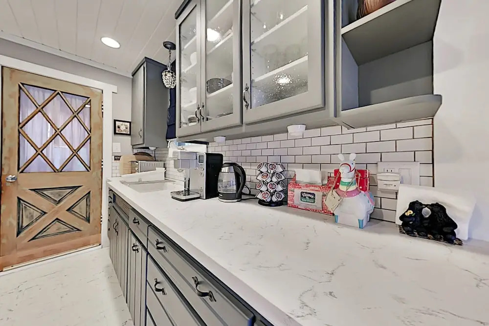 Incredible Restored Vintage W/ Hot Tub 2 Bedroom Home