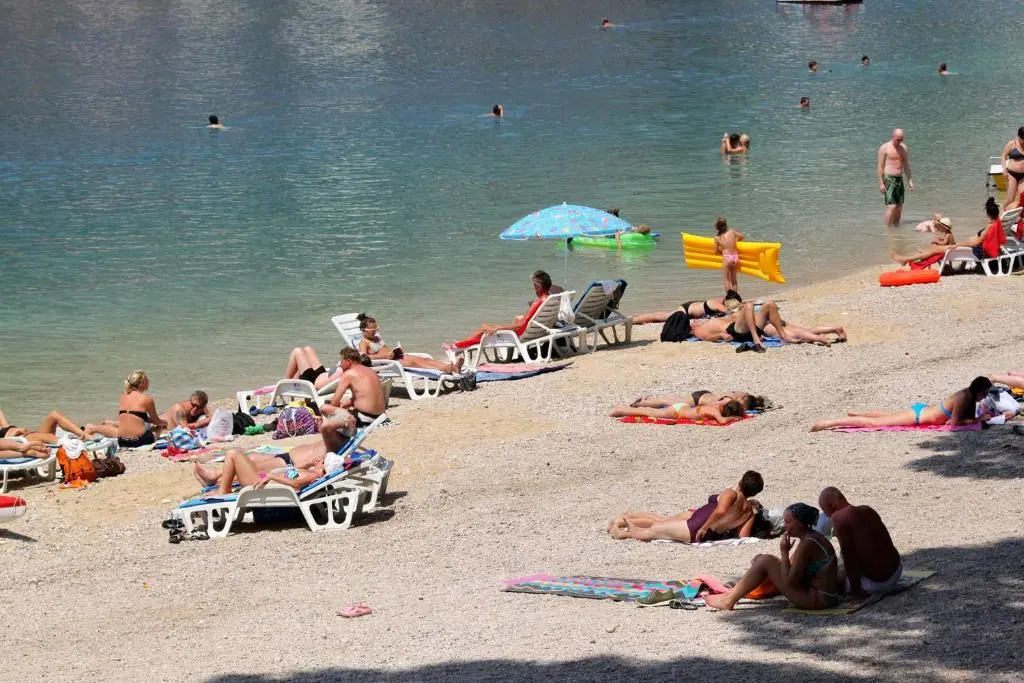 Apartments with hot tub Makarska - 18898