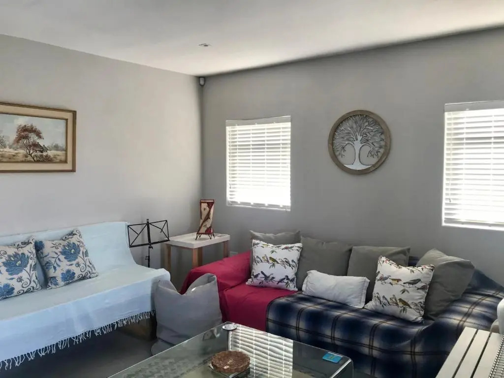 HIDDEN GEM A unique Golf Estate, Game Reserve north facing 6 sleeper 3 en suite bedrooms with 12m Solar Warmed Lap Pool