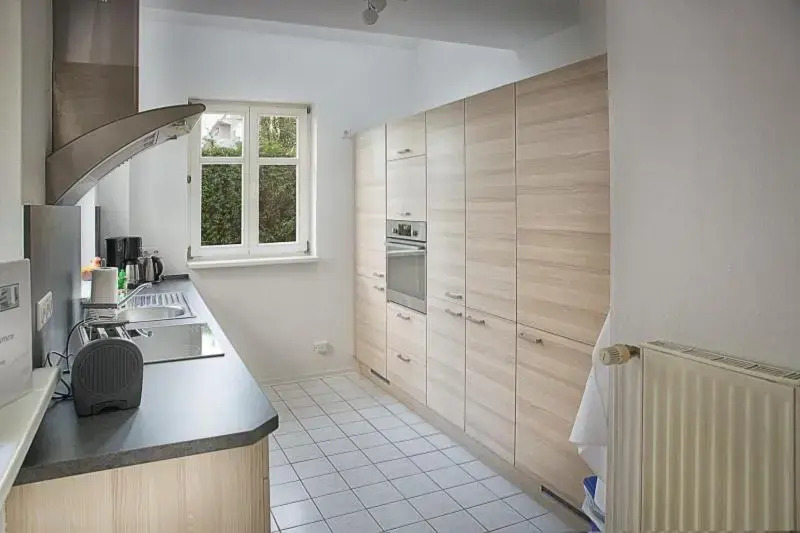 H&H Apartments im Herzen der Stadt in der Lange Strasse geräumig ruhig mit Küche und Esstisch