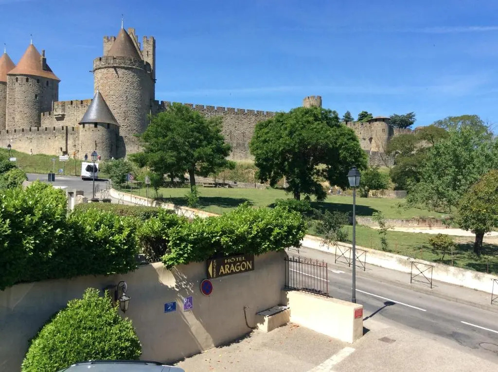 Hôtel lAragon à 50m de la cité de Carcassonne