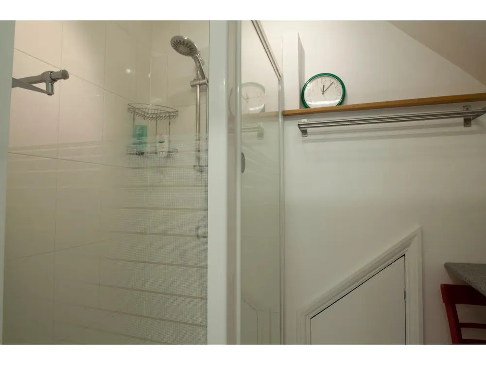 Unique & Beautiful Home for 8 in East Putney