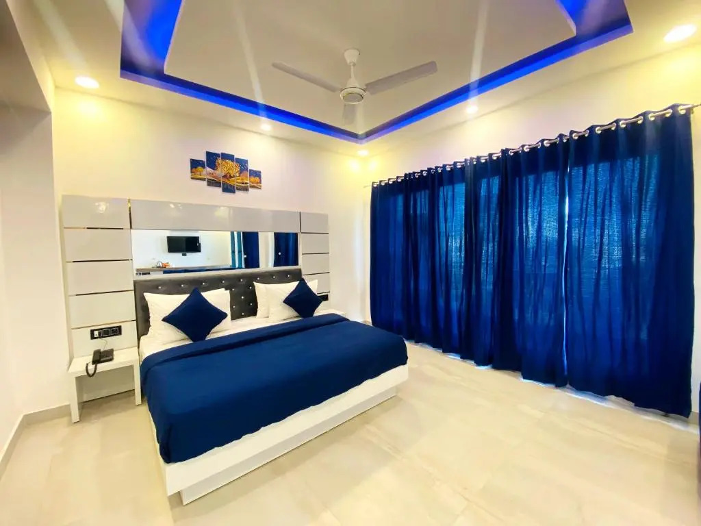 The Metro Stay By F9 Hotels-Near Sector 18 Metro Station Noida