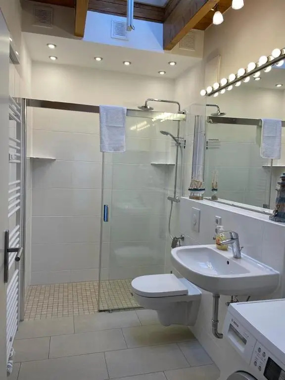 Ferienwohnung im Stadtzentrum von Bernau - Komfortable Wohnung mit 2 Zimmern, Bad, Spülmaschine, Waschmaschine, komplette Küche, WLAN, Terrasse, ruhige Lage