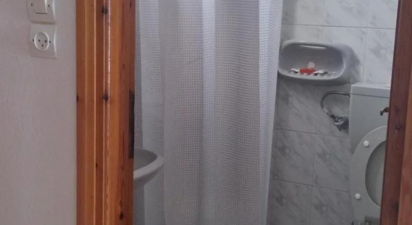Vrohaki Studios & Rooms
