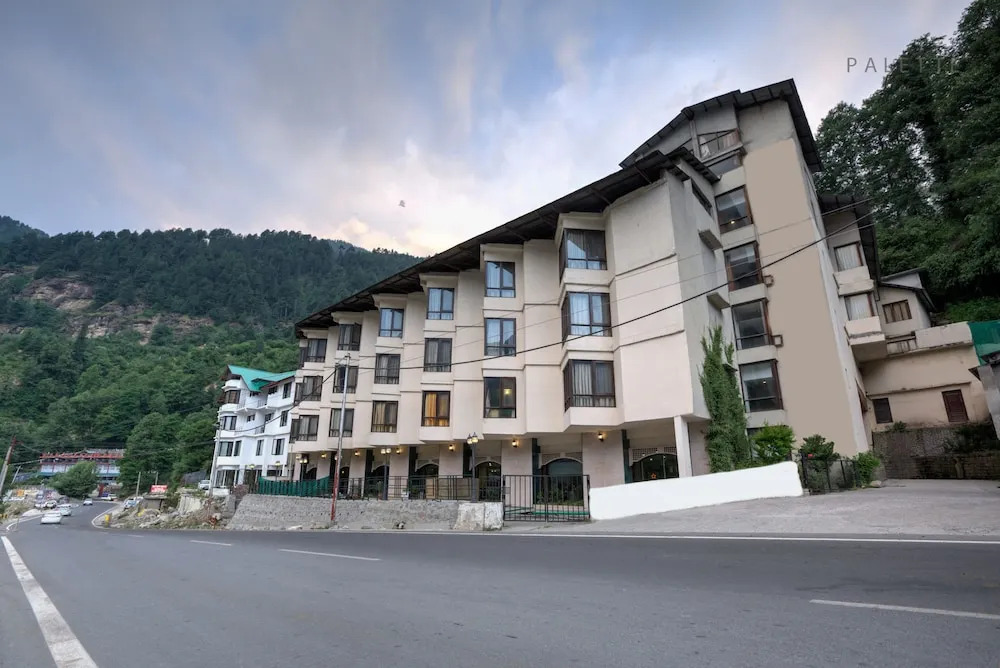 The River Crescent Resort