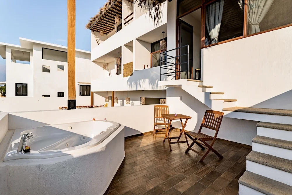 Punta Kai Hotel & Hostal