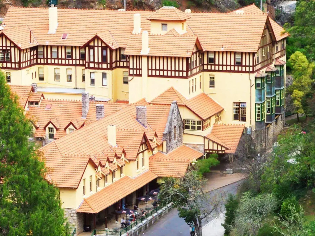 Jenolan Caves House