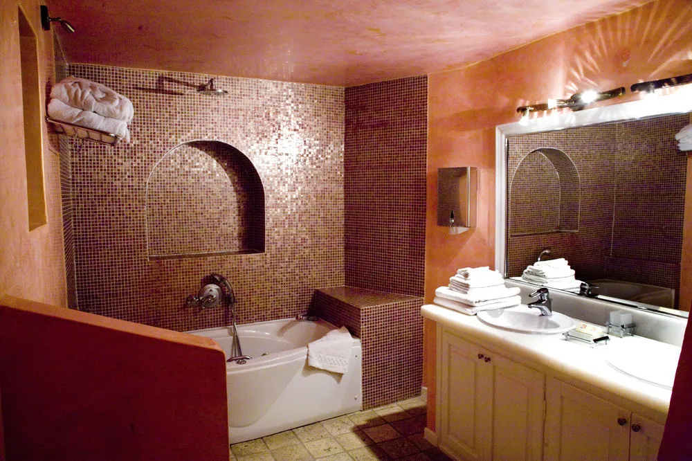 Adamis Majesty Suites