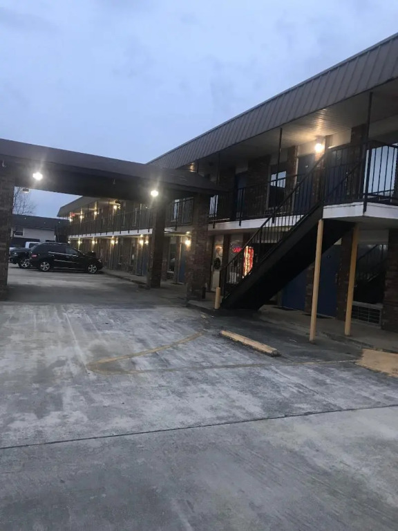 WESTERN MOTEL