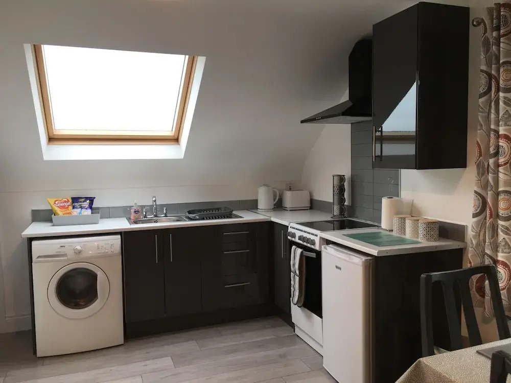 Sea & Mountain View-garden-wi-fi-parking- Sleeps 4