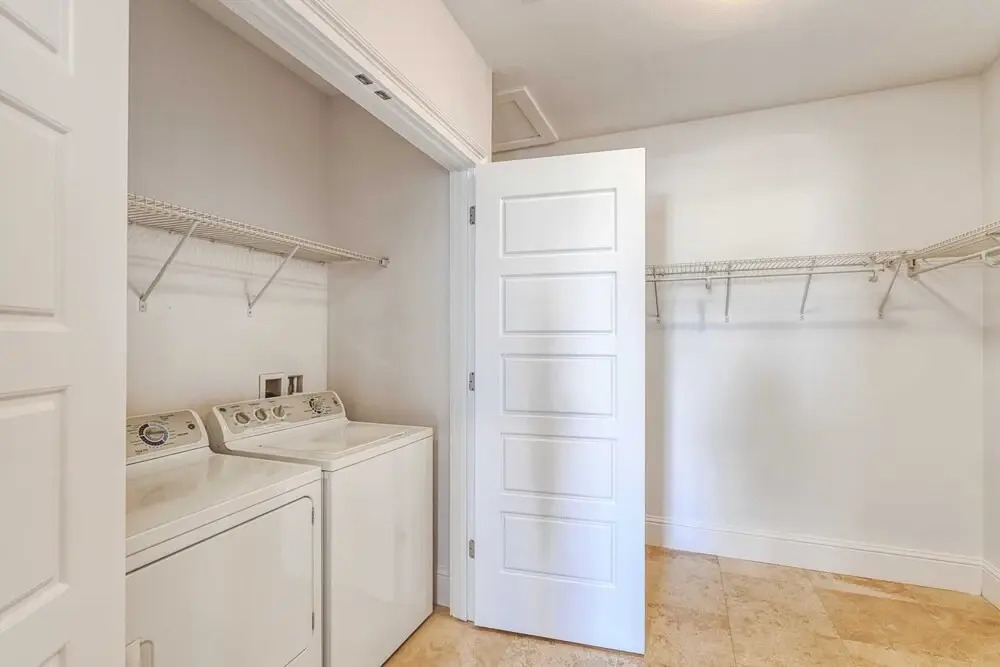 Sleeps 20, Private Pool, Putting Green, Walk to Beach Vitamin Sea by Avantstay