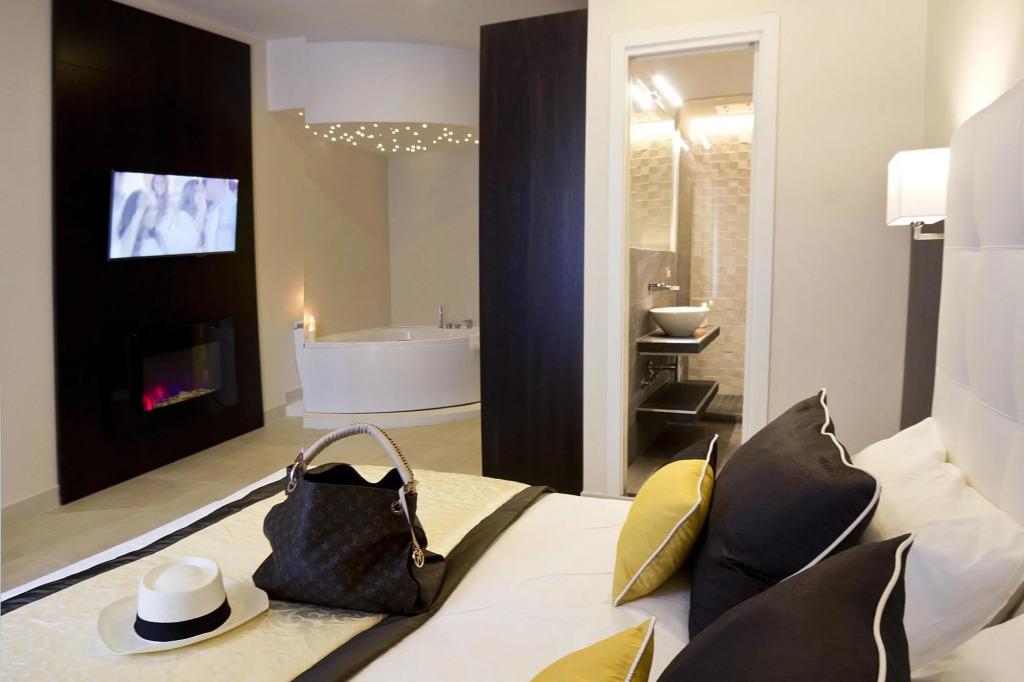 Roman Holidays Boutique