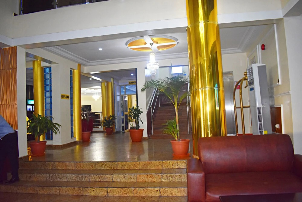 Davis Hotel & Suites
