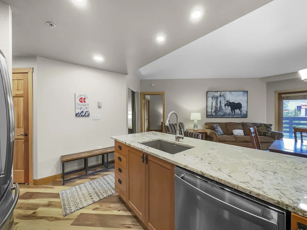 Amazing Condo Center Village Unit, Short Walk to American Eagle - PP310