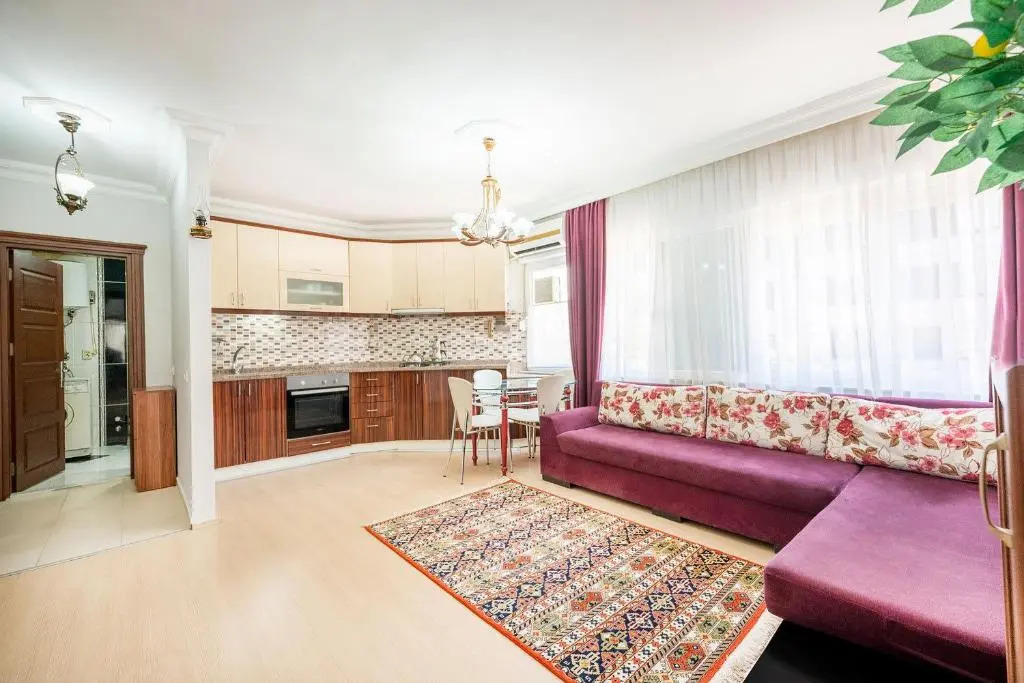 Cozy Flat with Balcony Close to Public Transportation in Konyaalti, Antalya