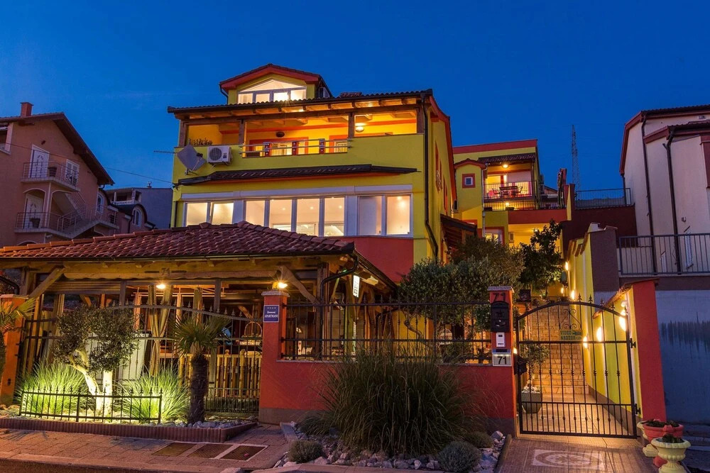 Apartments Maslina