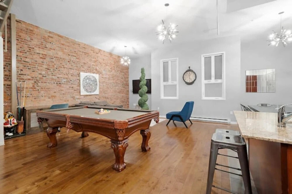 Old Montreal 4BR 2 Floors Loft Hotel