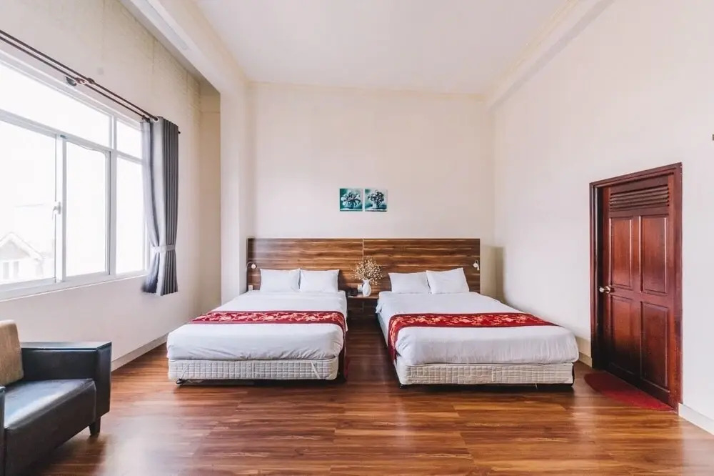 LILLY Hotel