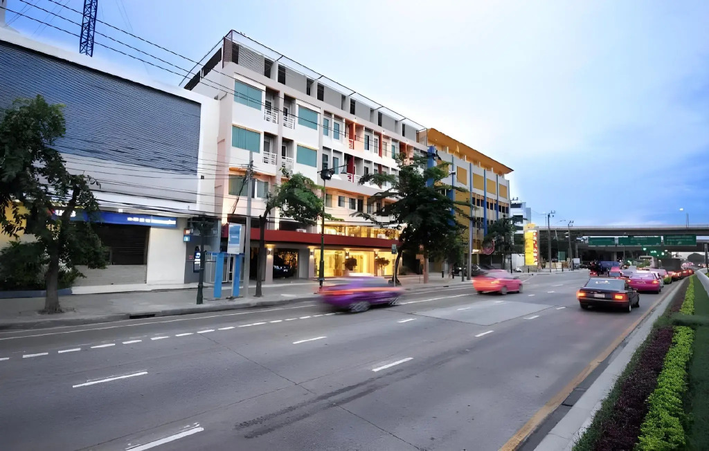 Bangkok Loft Inn
