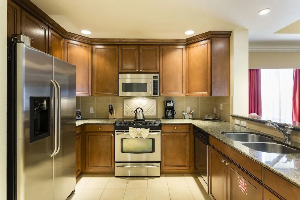 Reunion Backing Onto Golf Course 3 Br condo by RedAwning