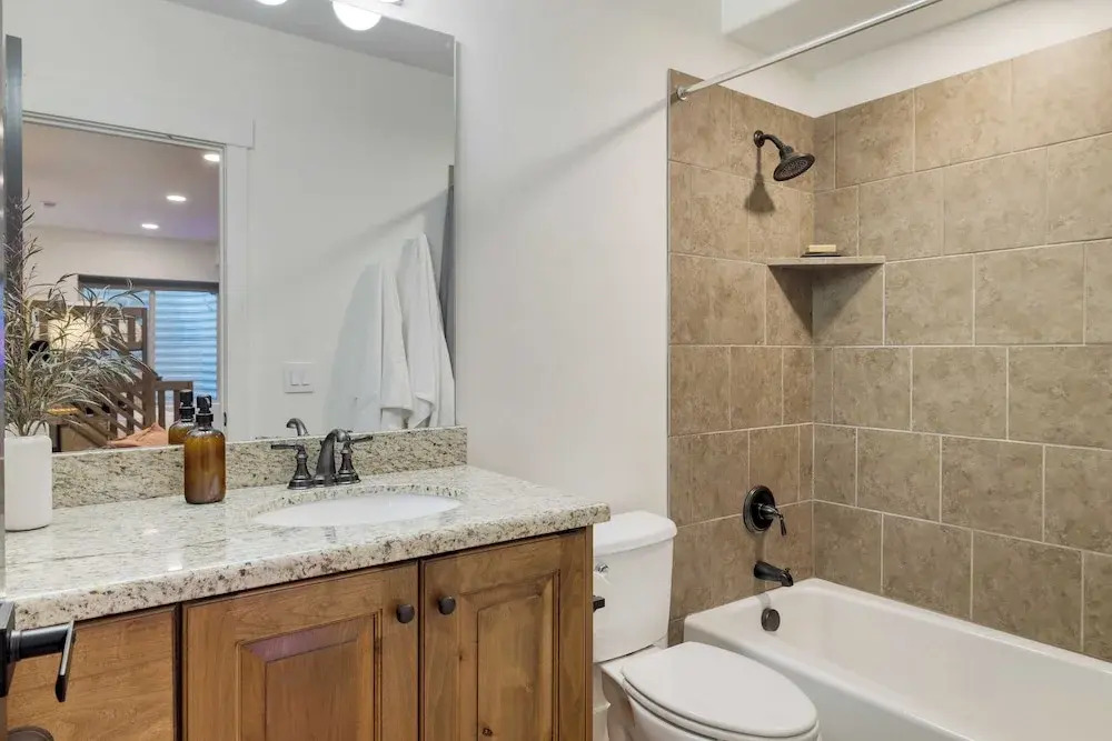 Abigail Drive Year-round Retreat w/ Hot Tub Near Trails + Historic Main St