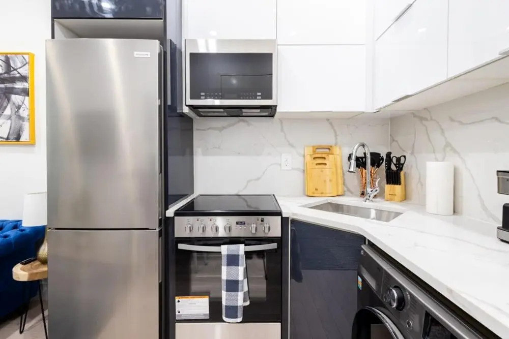 317-1a New Modern 1BR W D Walk to Central Park