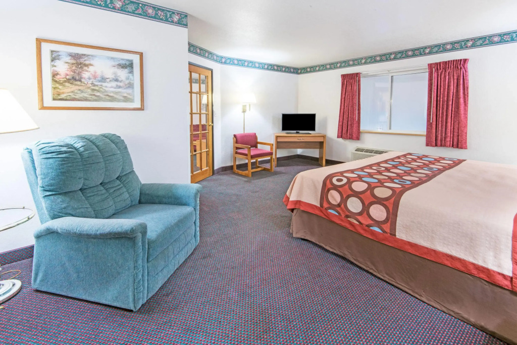 Super 8 by Wyndham Richfield Cleveland