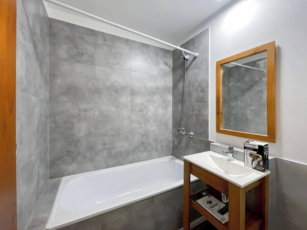 Modern Almagro Apartment for 4 Guests With Balcony and Full Amenities