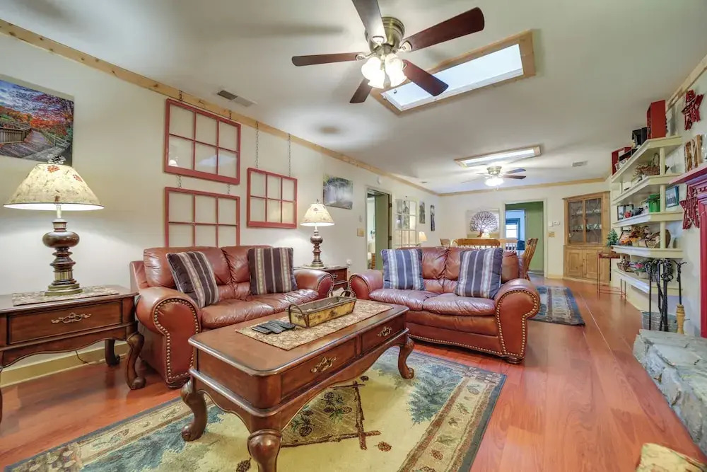 'campbell Retreat' in Maggie Valley w/ Deck!