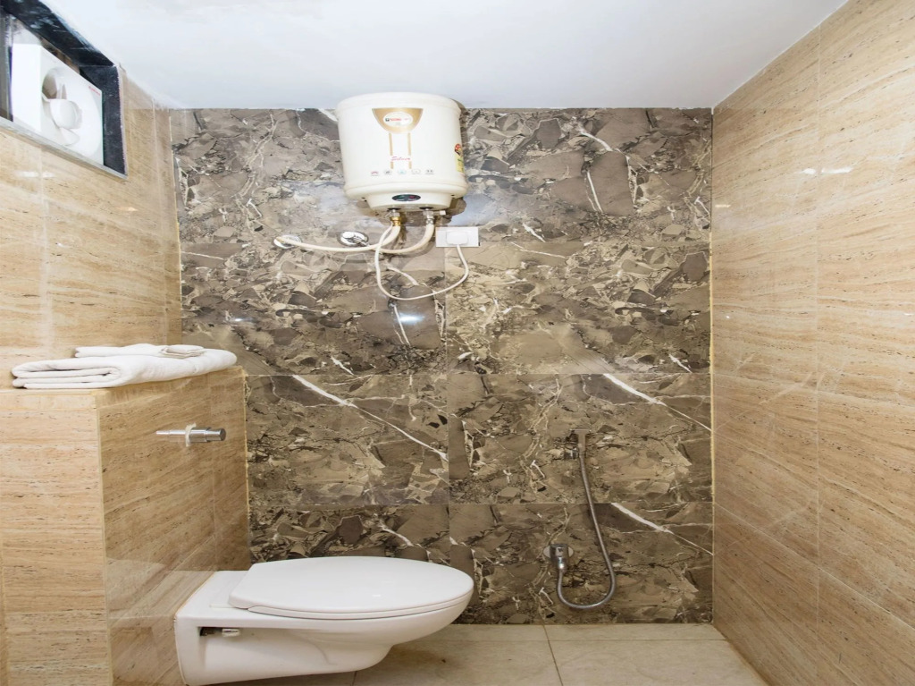 Crown Club by OYO Rooms