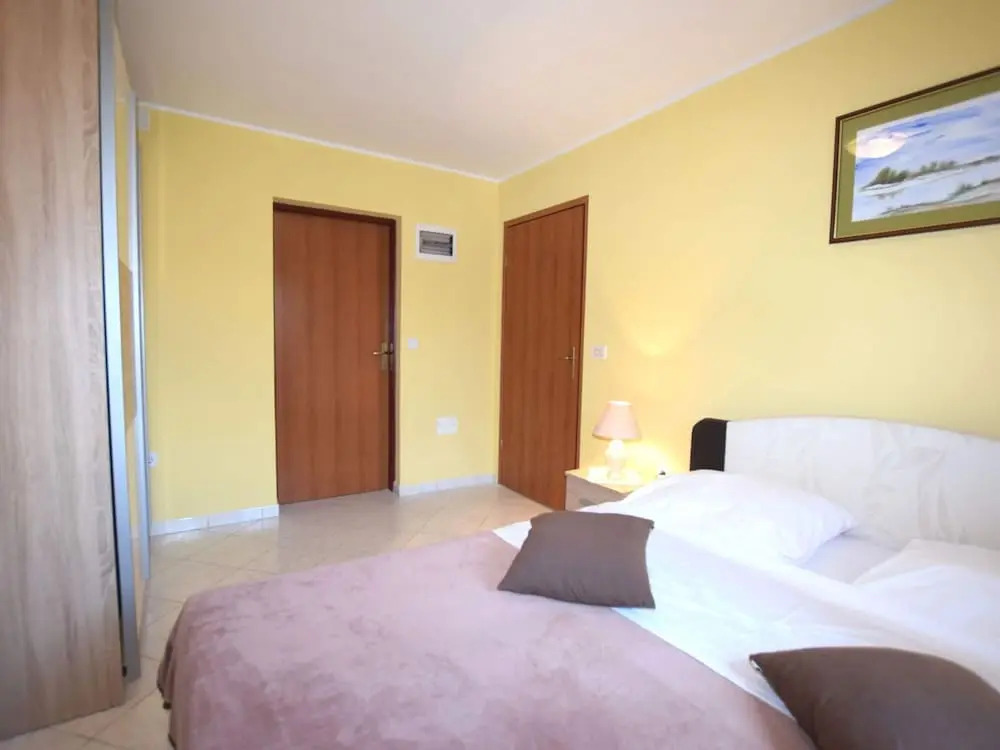 Lovable Apartment, Pool With Deckchairs, Fenced Garden With Grill, Wifi and Airco