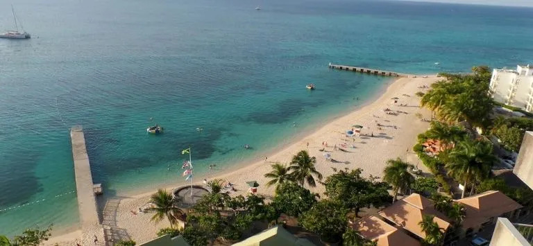 Skytop Beach Studio at Mobay Club
