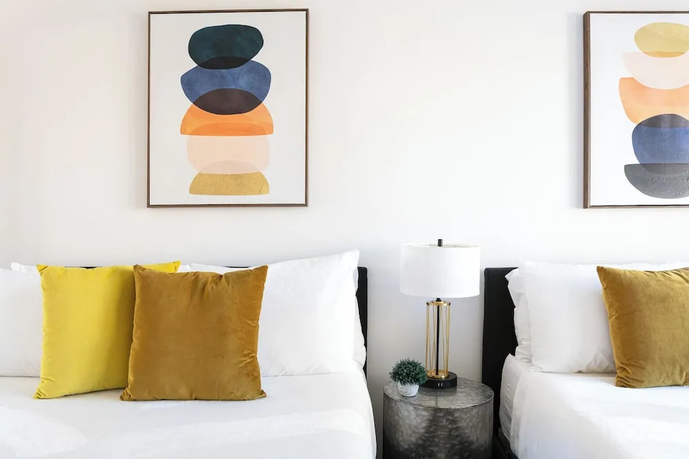 Chic City Apt Near Americana Glendale