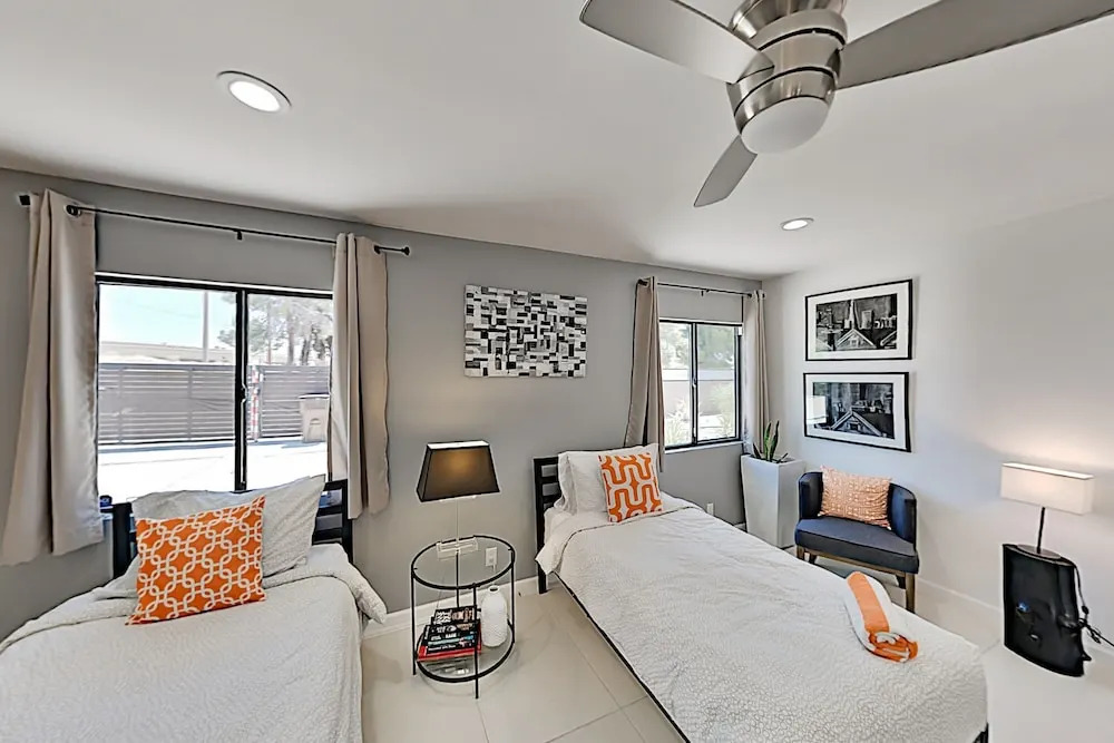 Mid-century Modern Home 3 Bedrooms 2 Bathrooms Home