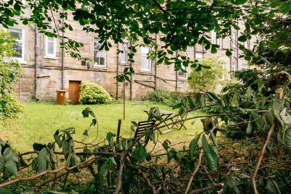 Stylish 3 Bedroom Apartment Near Hollyrood Park