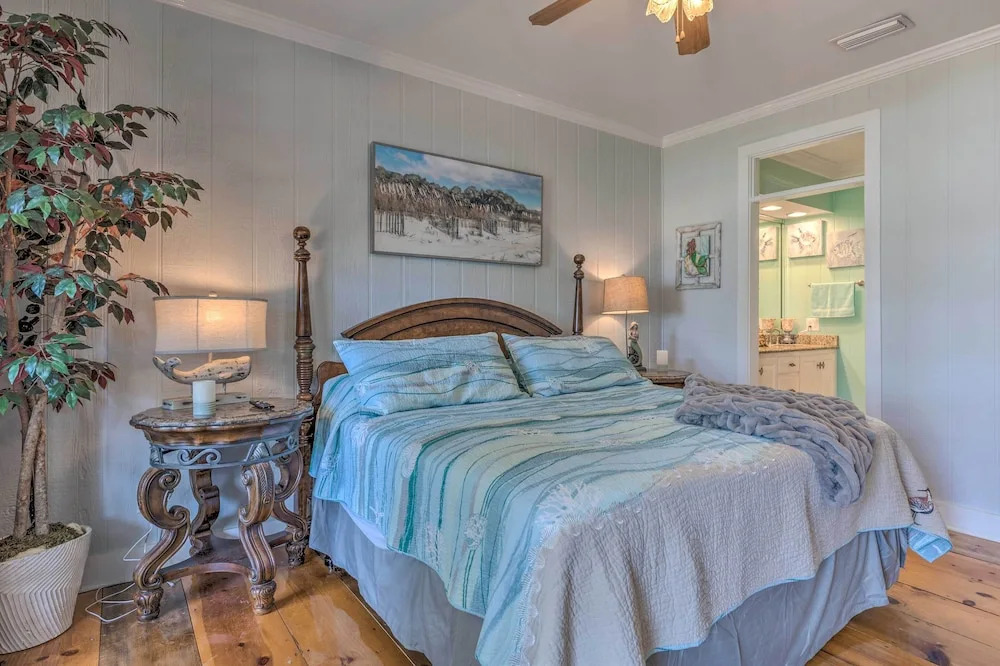 Stunning Views & Waterfront Fun: Aloe Bay Home