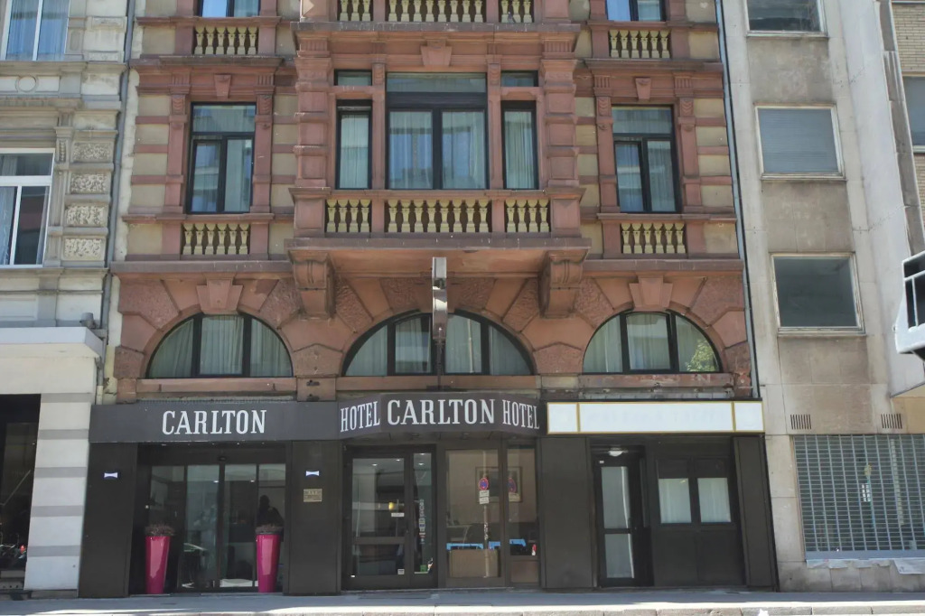 Carlton Hotel