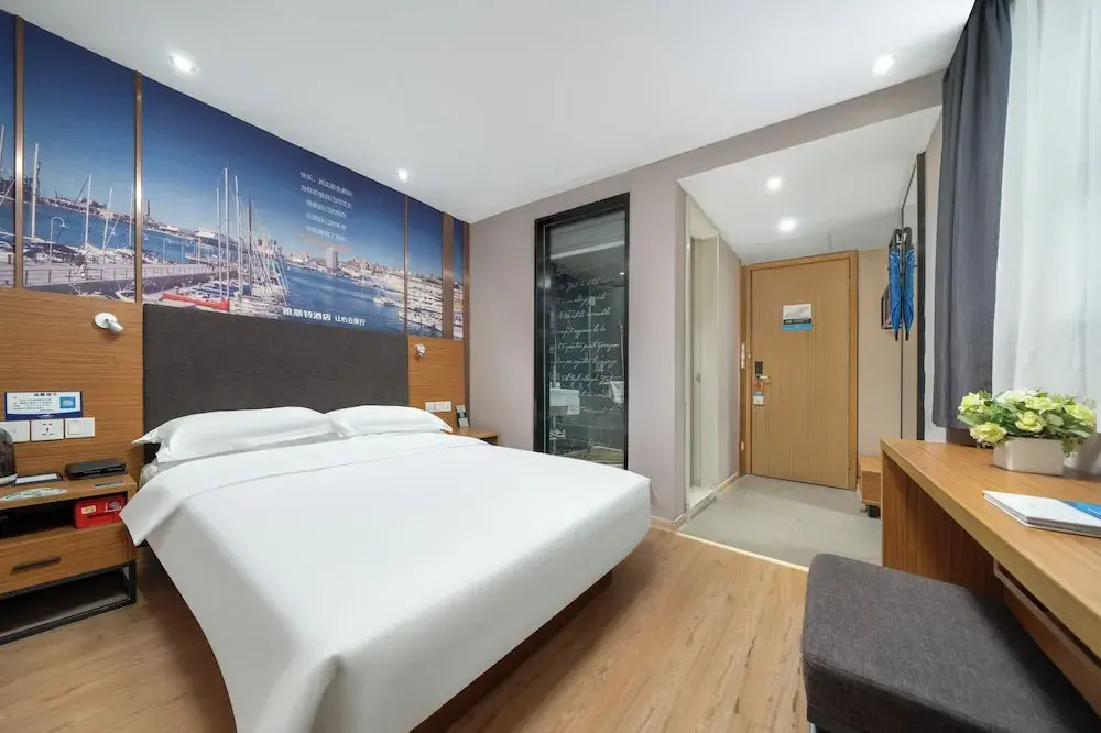 Stay at Guilin Downtown