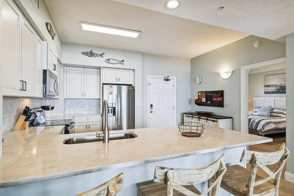 Gulf Crest 2005 - 2 Bedroom W/Fantastic View! Family Friendly! Sleeps 8 Condo by RedAwning