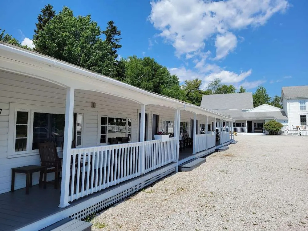 Yardarm Motel