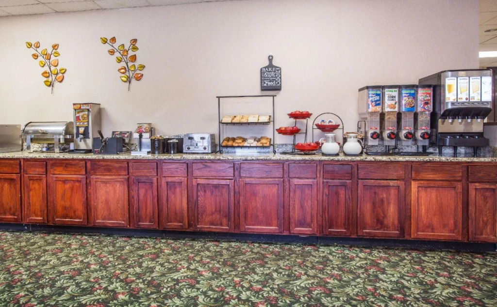 Ramada by Wyndham & Suites Warner Robins