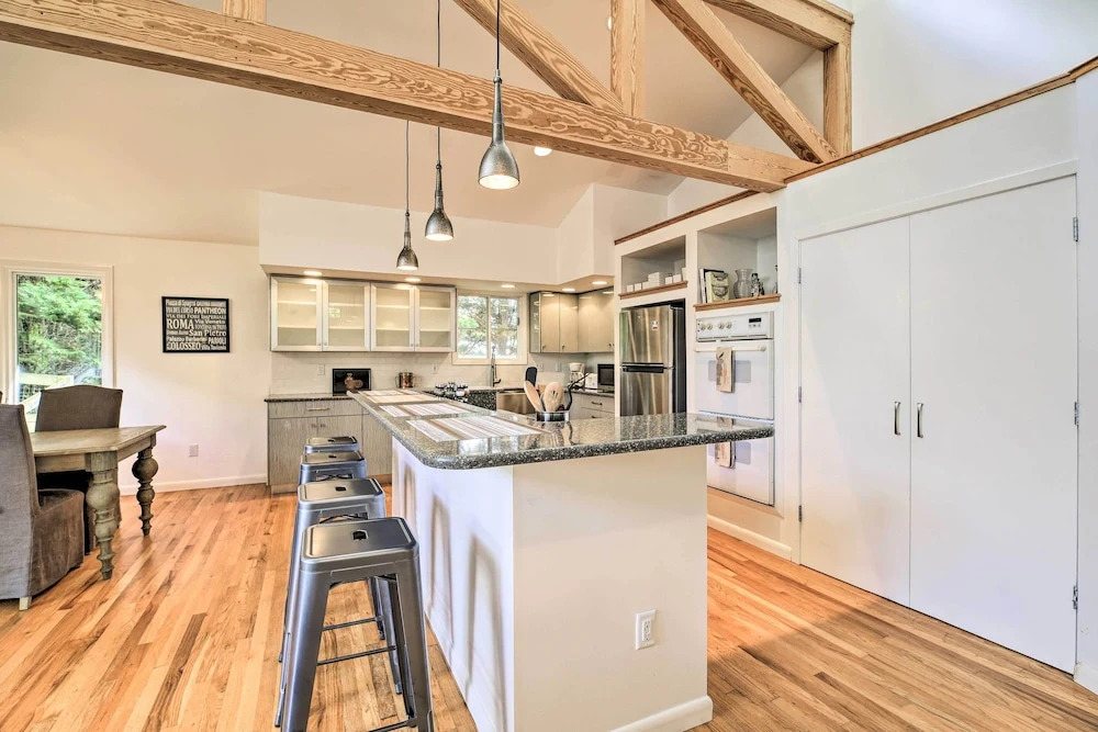 Lovely Blacksburg Hideaway < 1 Mi to Virginia Tech