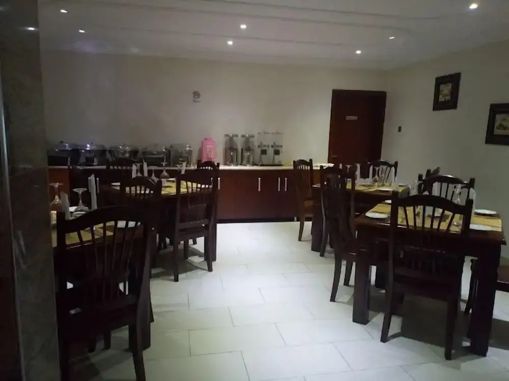 Le Ville Hotel and Suites