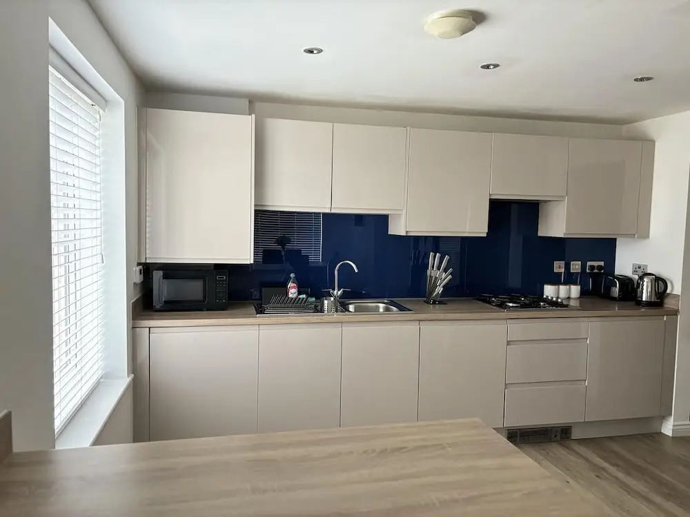 Immaculate 4-bed House in Horley