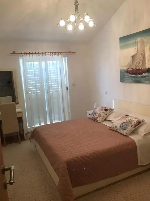 Sea view apartment near the beach 1-Jelsa center