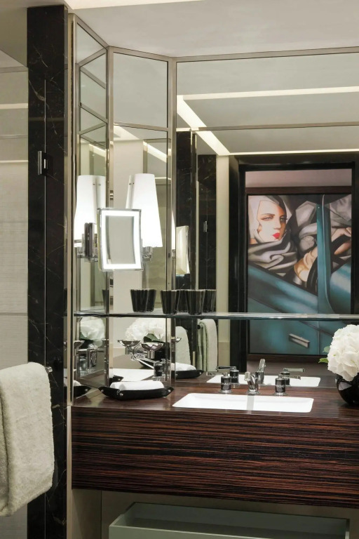Prince de Galles, a Luxury Collection hotel, Paris