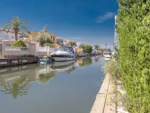 Holiday Home Falconera 33b