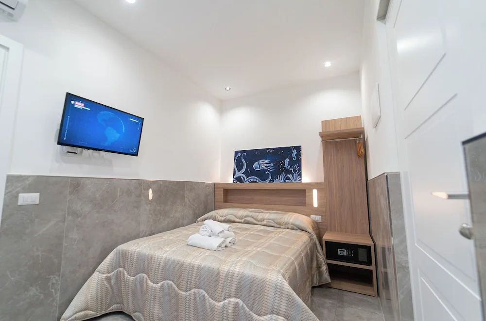 P.C. Boutique H. Vesuvius, Napoli Centro, by ClaPa Group
